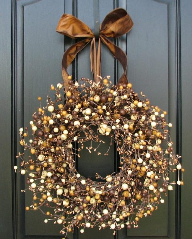 Twisted Branches Cream Berry Wreath