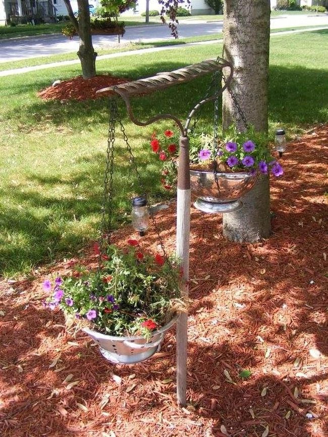 Vintage Kitchen Bowls Blooming Petunias