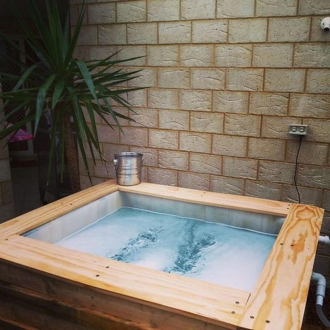 Wooden Tub, Beige Brick Oasis