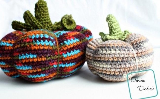 Striped Knit Pumpkins With Curled Stems