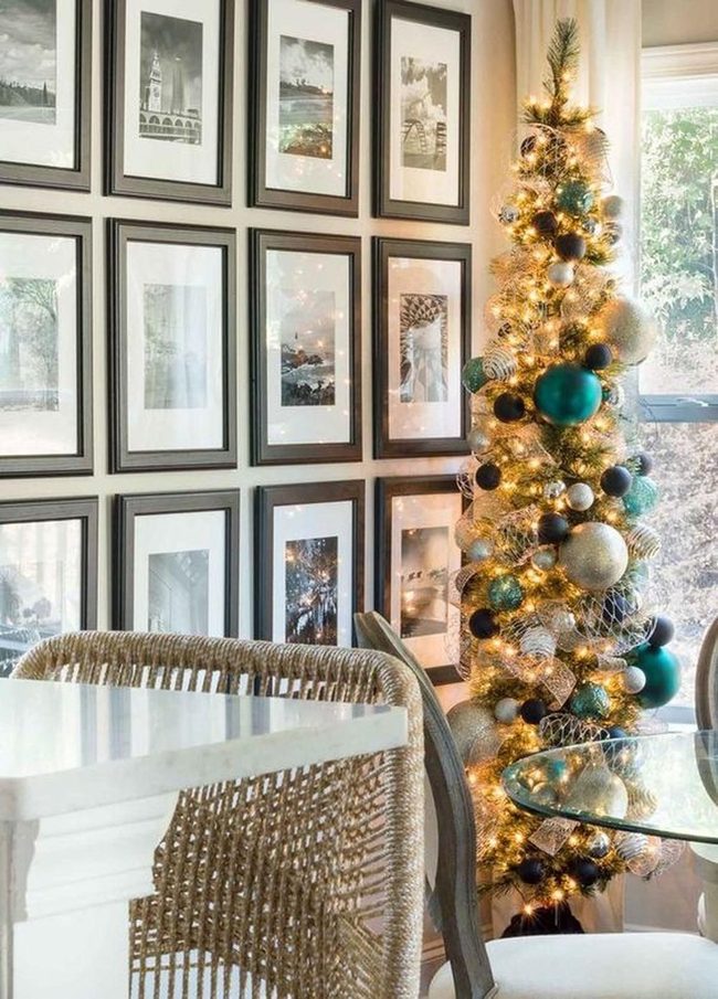 Gold And Black Christmas Tree Splendor