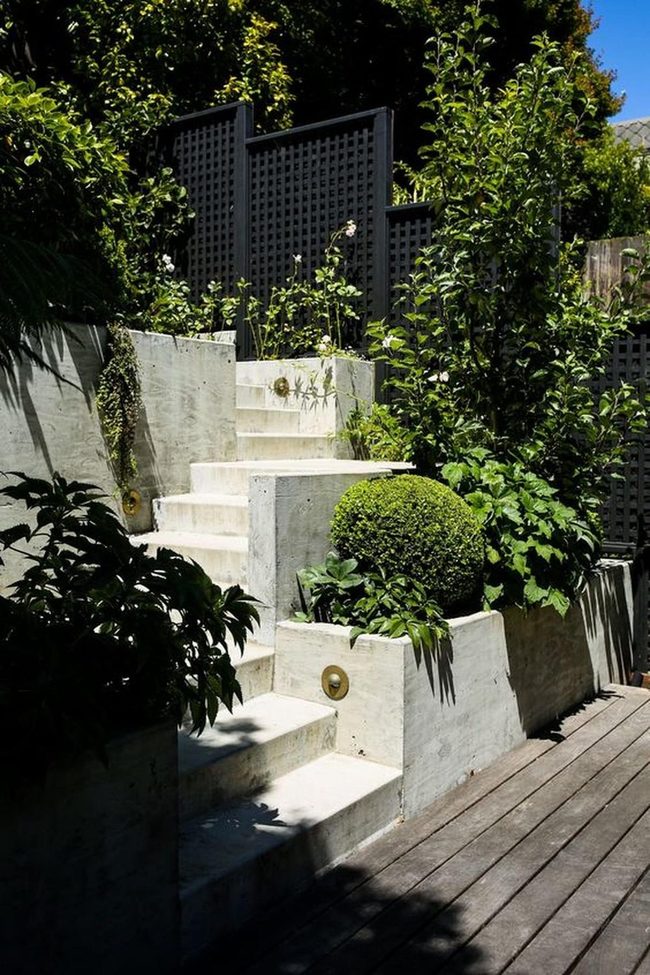 Concrete Steps Black Lattice