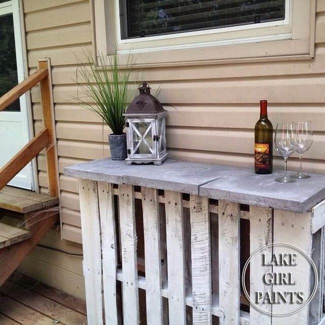 Concrete And Pallet Bar