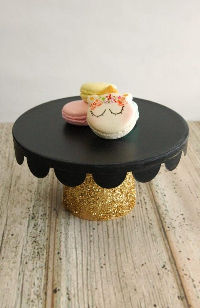 Black And Gold Scalloped Cake Stand