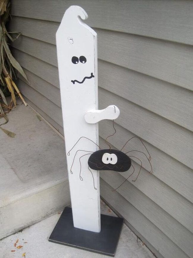 White Wood Ghost With Wire Spider