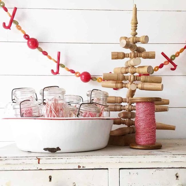 Spindle Tree With Heirloom Garland