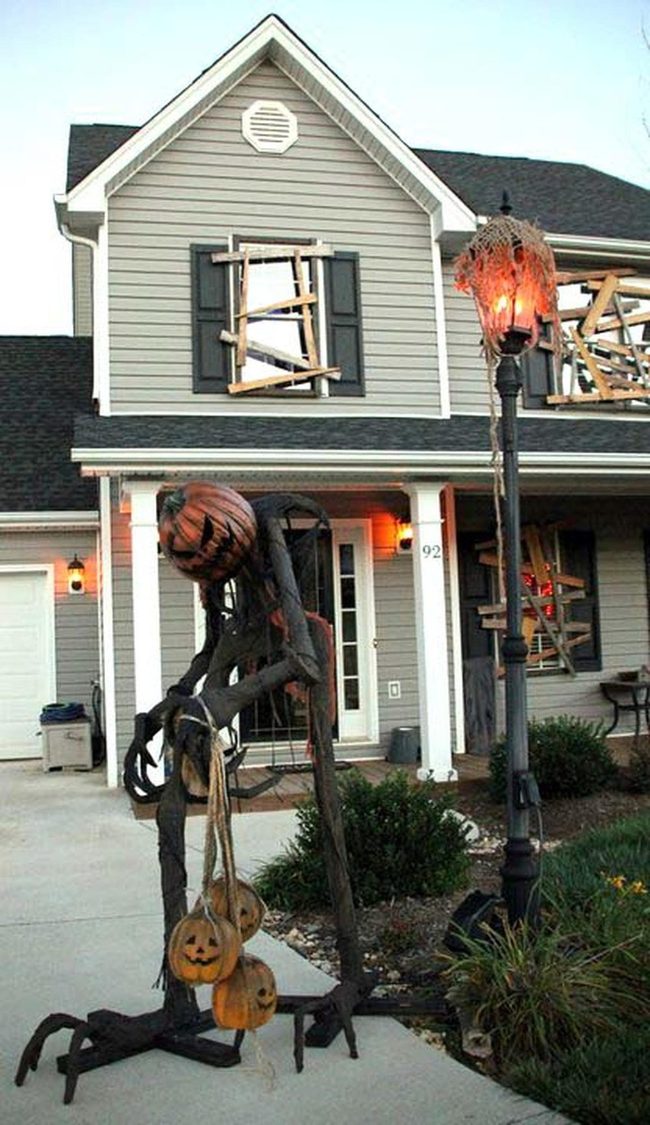 Suspended Ghouls Orange Pumpkins