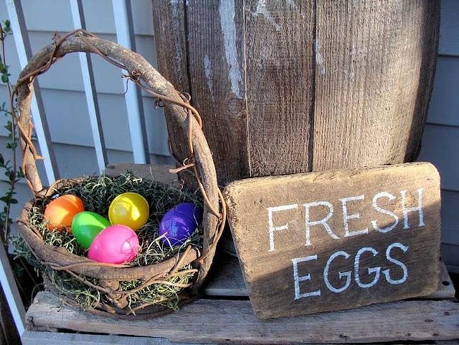 Wooden Egg Sign With Grass Baskets
