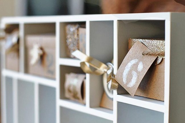 Gold Ribbons Brown Boxes Countdown