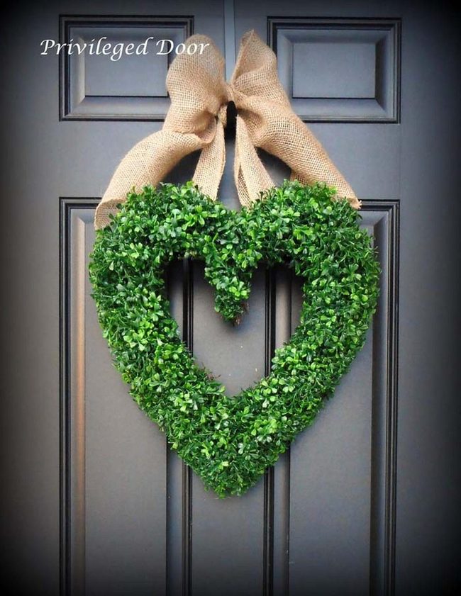 Green Boxwood Heart With Burlap Bow