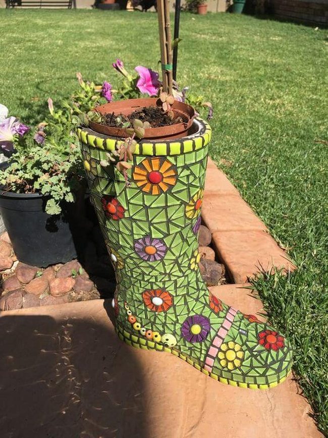 Blooming Boot Garden Statement