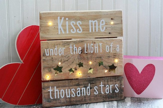 Glowing Pallet Signs With Lights