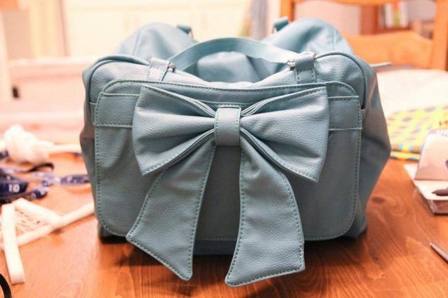 Blue Bow Bags With Natural Wood