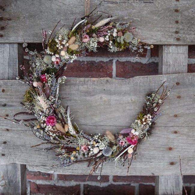 Dried Botanical Circle Wall