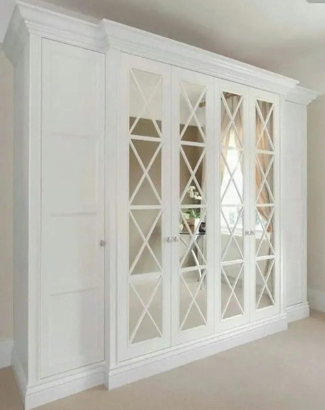 Mirrored White Wardrobe Maximizes Light