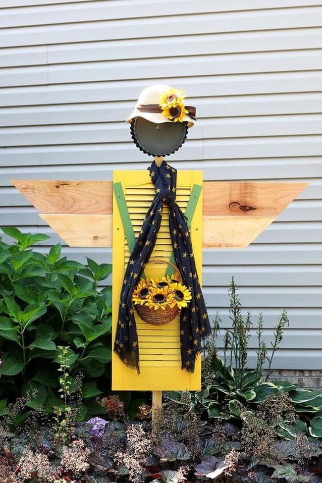 Sunflower Garden Scarecrow Smiles