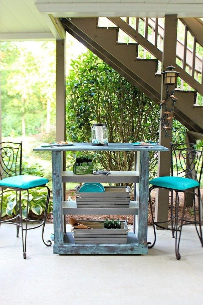 Weathered Blue Table With Turquoise Cushions