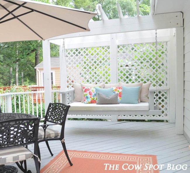 Wooden Columns Modern Swing Space