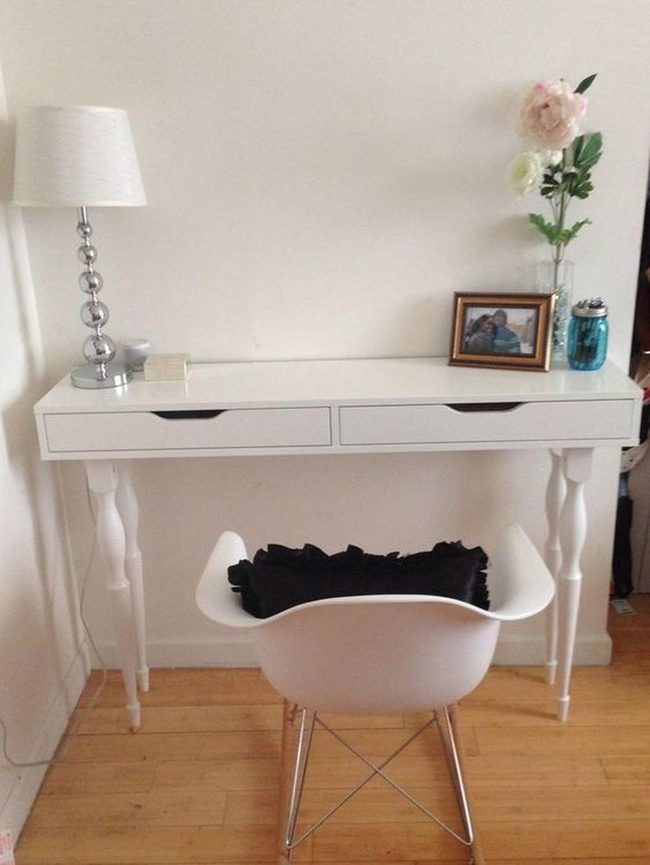 White Desk With Pink Flowers