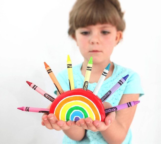 Curved Crayon Rays In Rainbow