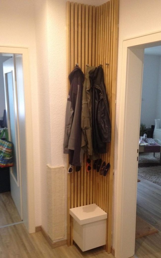 Slatted Wood Walls Organize Entry