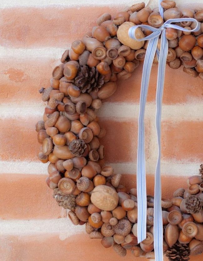 Brown Acorn And Pinecone Circle