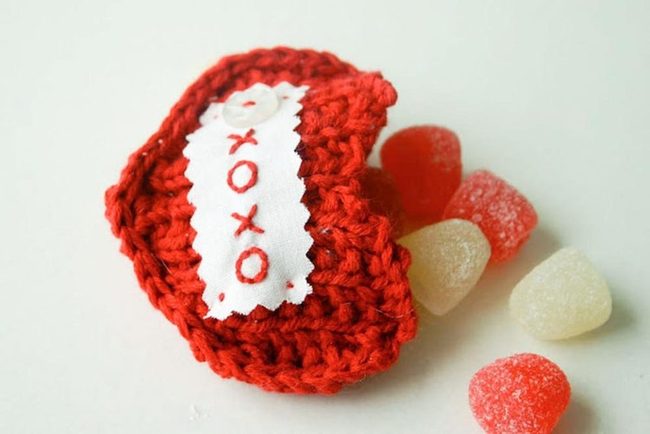 Red Gumdrop Candy Container With Knitted Pouches