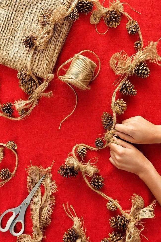 Pinecone Burlap Garland Natural