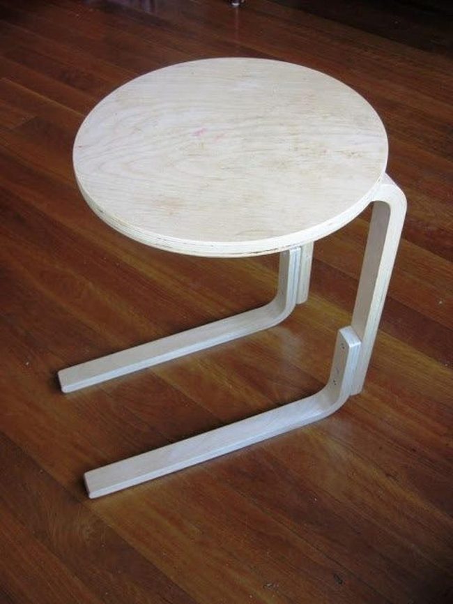 Light Wood Curved Legs Table