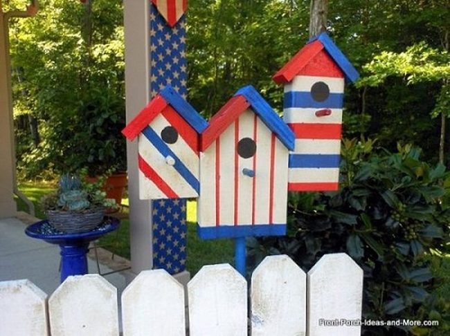 Patriotic Birdhouses With Painted Stars