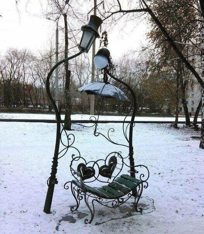Metal Swing With Top Hat Whimsy