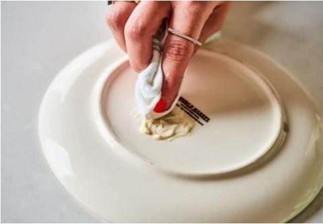 Mayonnaise Dissolves Sticky Residue