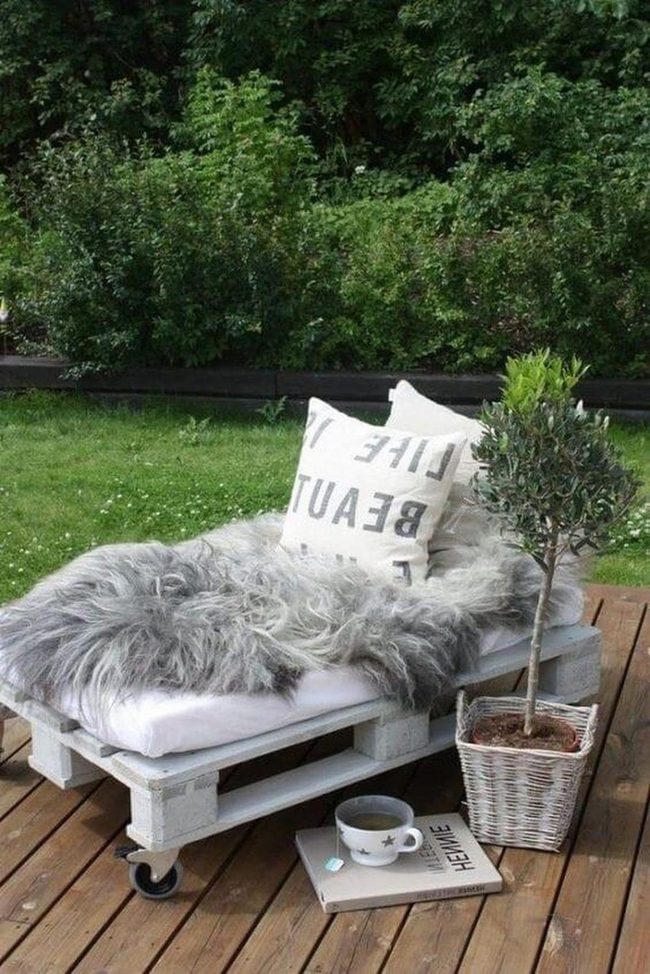 Gray Faux Fur Pallet Retreat