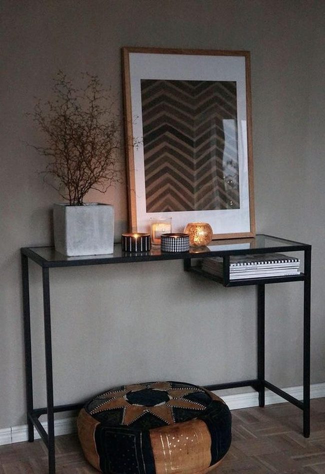 Black Metal Glass Corner With Leather Pouf