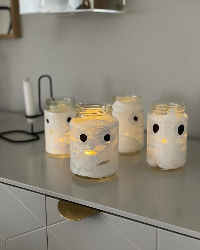 Glowing Gauze Mummy Jars