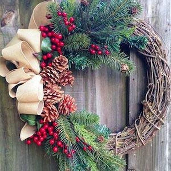Evergreen And Pinecone Door Statement