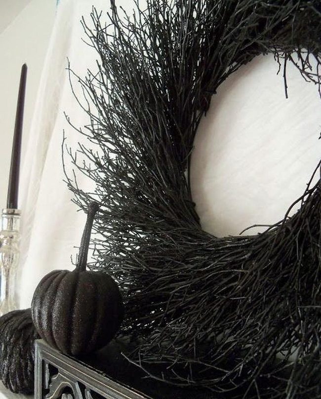 Dark Twig Wreaths With Glitter Pumpkins