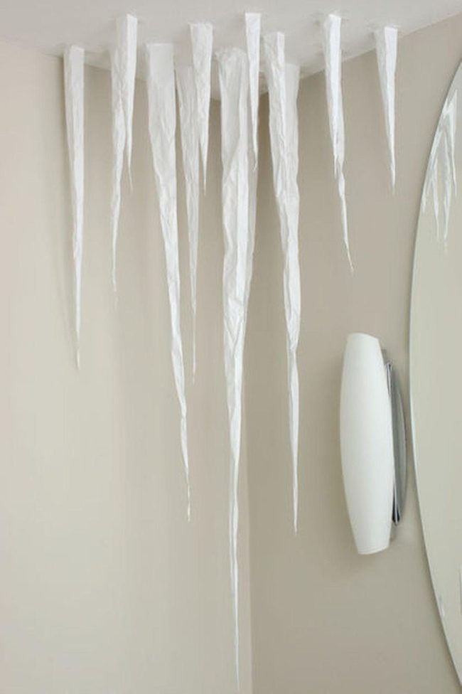 Hanging Icicles Amplify Minimal Space