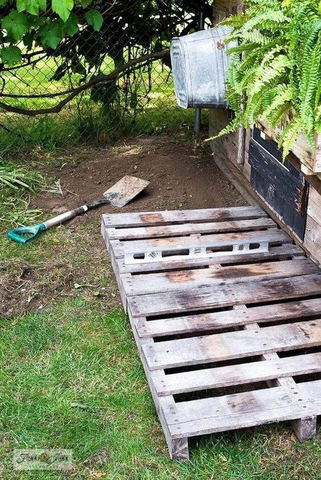 Weathered Wood Pallet Pathways