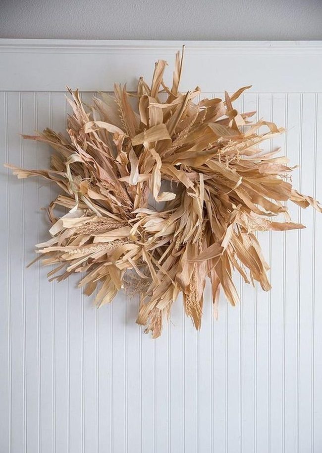 Grooved White Walls With Dried Leaf Wreath