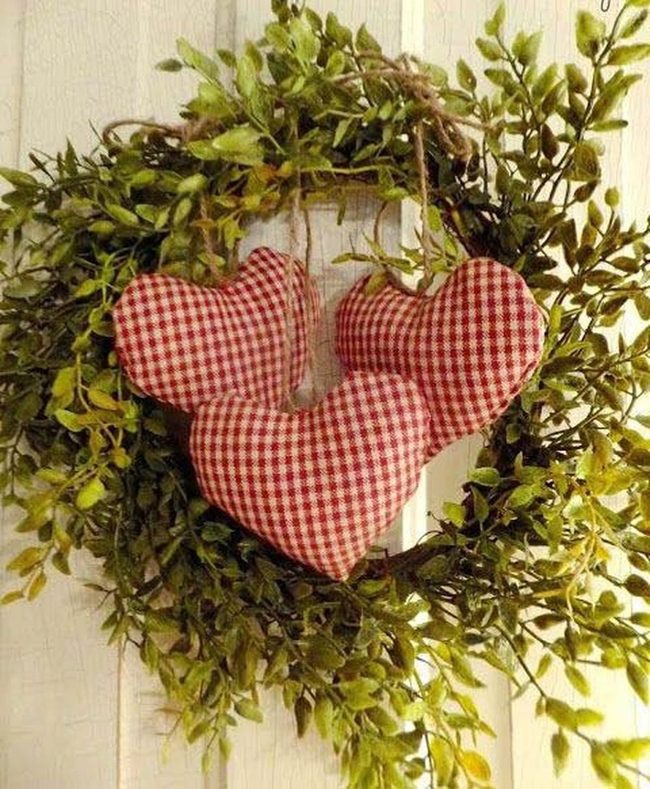 Boxwood Wreath Red Checked Hearts