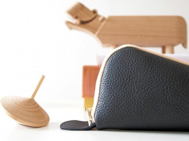 White Walls, Natural Wood, Dark Leather