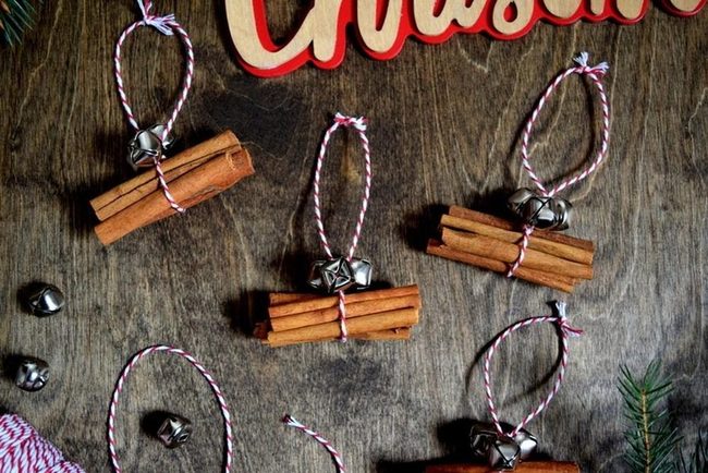 Cinnamon Bundles With Silver Bells