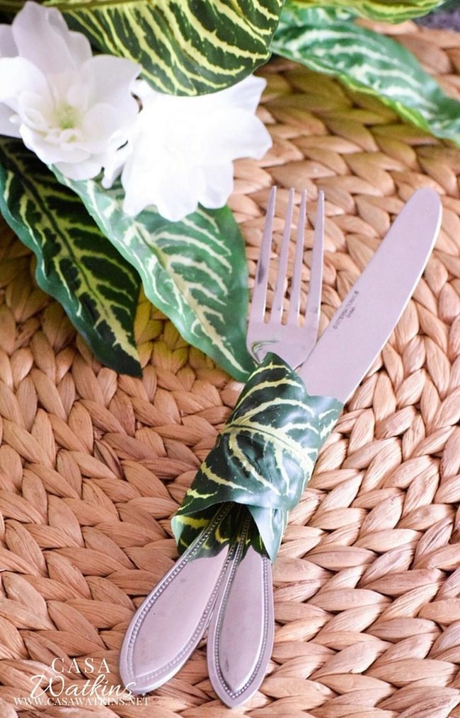Green Leaf Napkins With Silver Grace