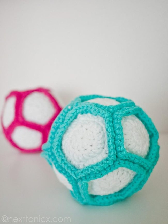 Hexagonal Yarn Spheres In Turquoise