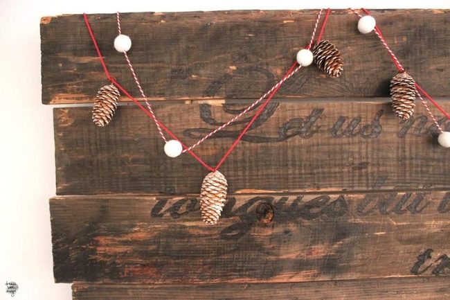 Dark Wood Garland With Pinecones