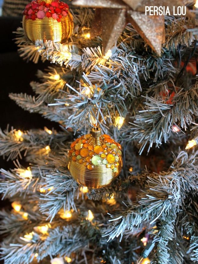 Golden Light-Catching Christmas Tree