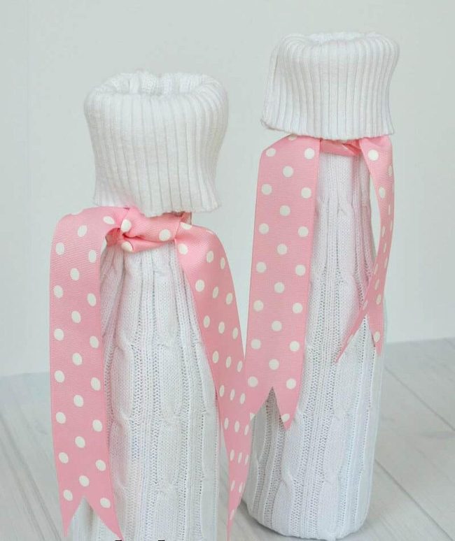 Sweater-Wrapped Wine Bottles