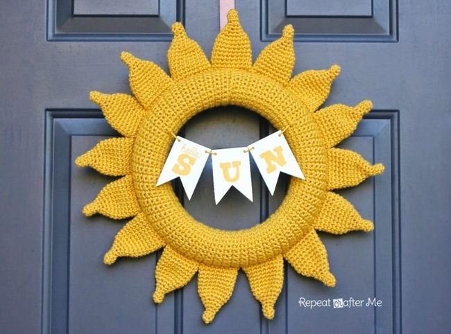 Yellow Yarn Sunburst Welcome