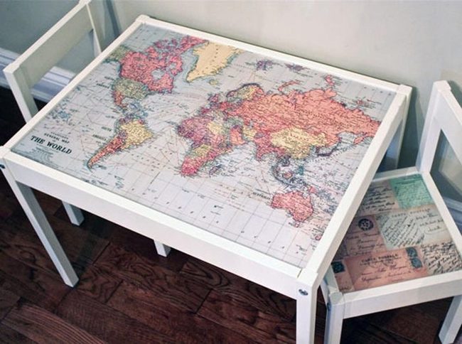 Red And Blue Travel Maps On White Wood